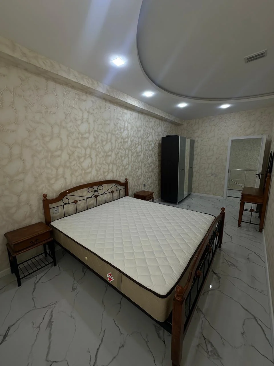 Kirayə 5 otaqlı Mənzil 245 m² Nəsimi r.