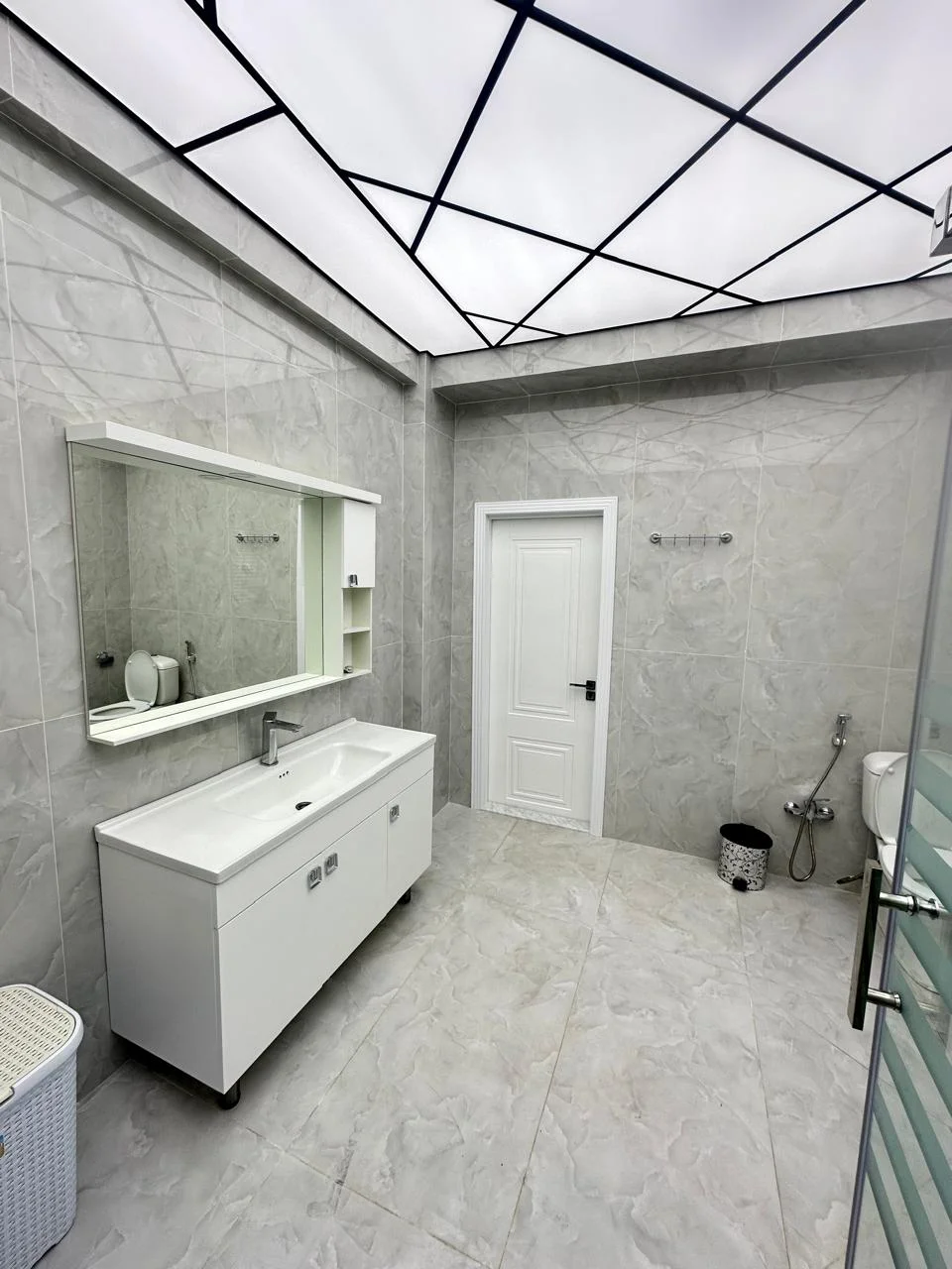 Kirayə 5 otaqlı Mənzil 250 m² Nəsimi r.