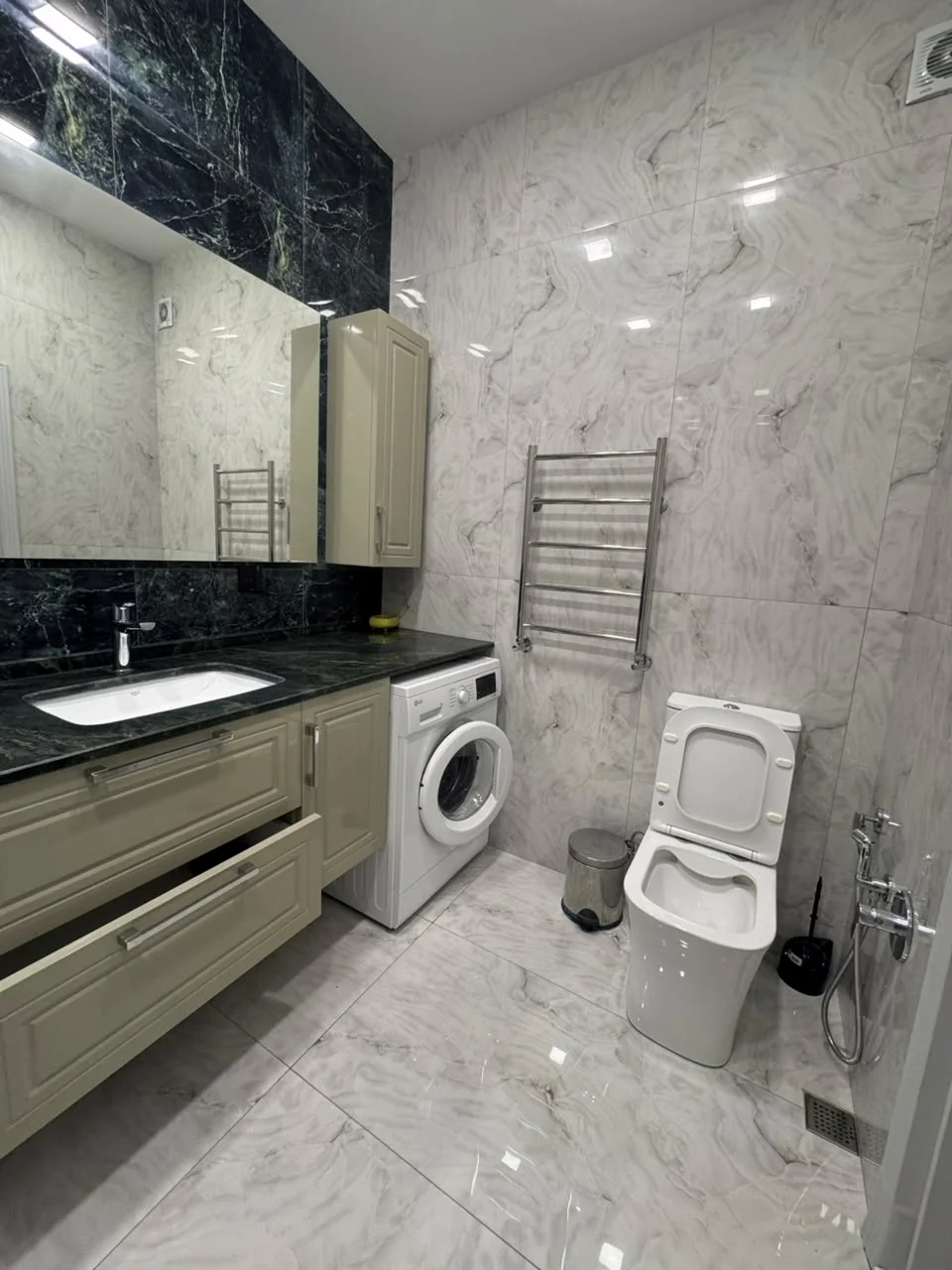 Kirayə 4 otaqlı Mənzil 178 m² Yasamal r. – şəkil 13