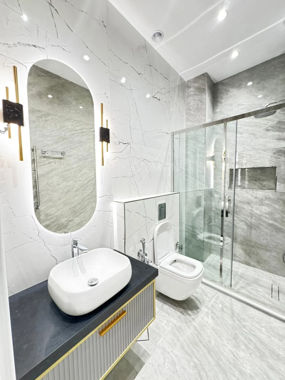 Kirayə 4 otaqlı Mənzil 165 m² Xətai r.