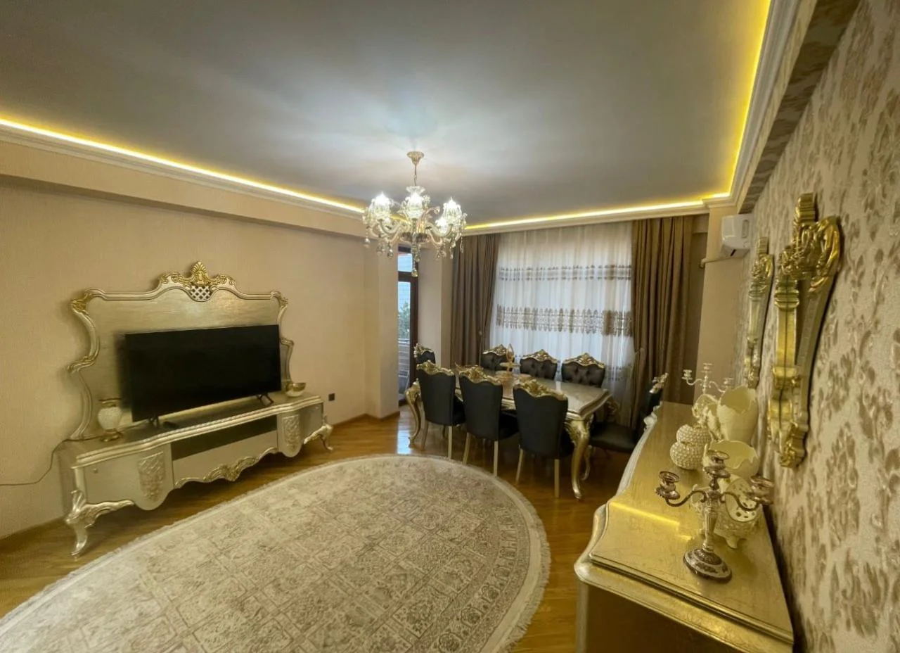 Kirayə 3 otaqlı Mənzil 100 m² Xətai r.