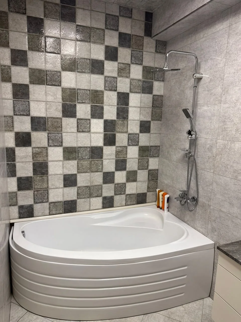 Kirayə 3 otaqlı Mənzil 120 m² Xətai r.