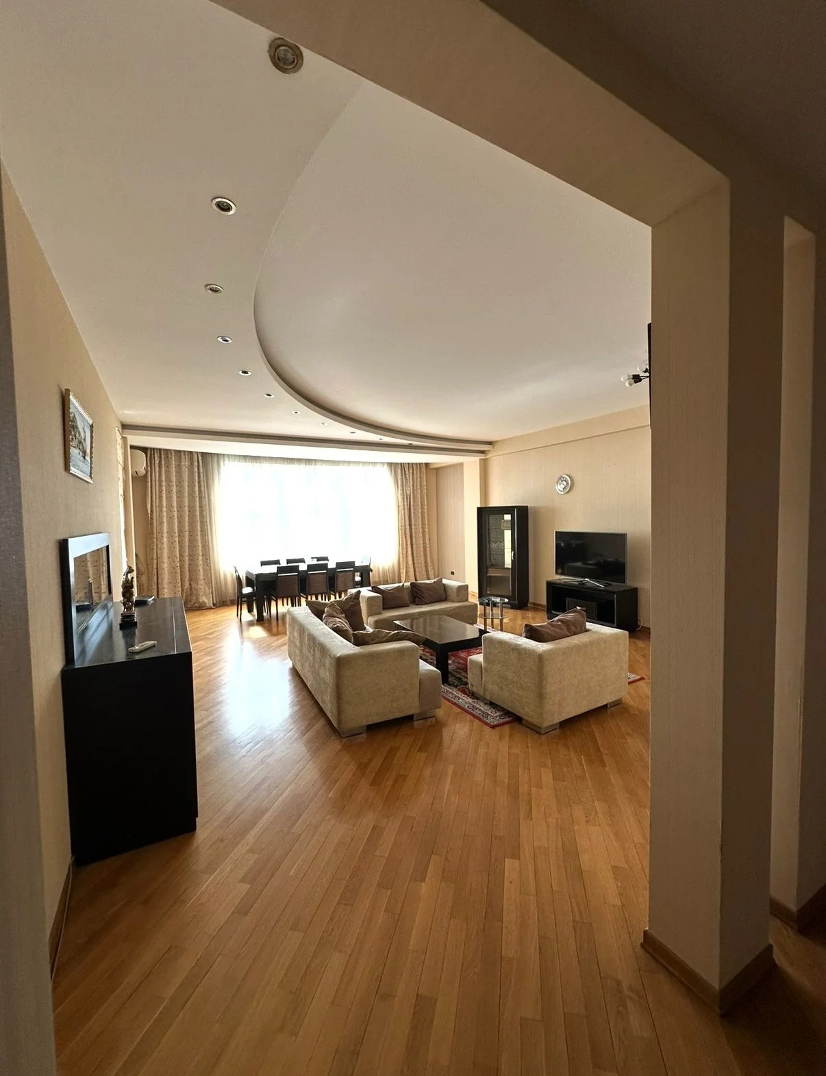 Kirayə 4 otaqlı Mənzil 200 m² Nəsimi r.