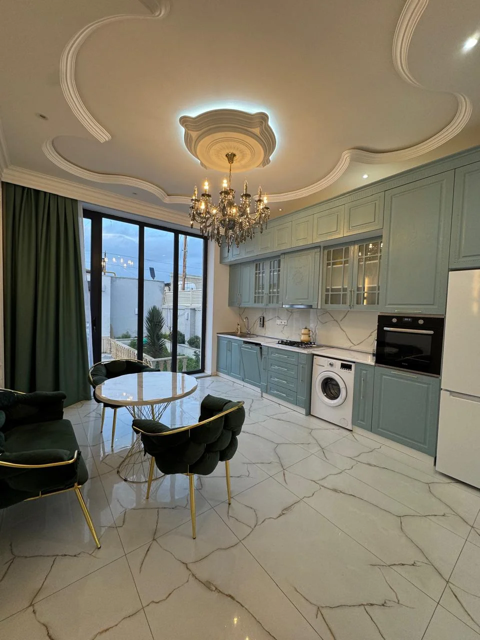 Kirayə 4 otaqlı Həyət evi / Bağ evi 240 m² Xəzər r.