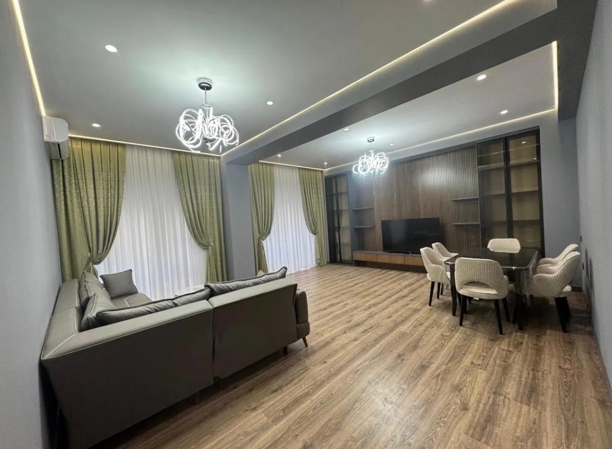 Kirayə 3 otaqlı Mənzil 140 m² Xətai r.