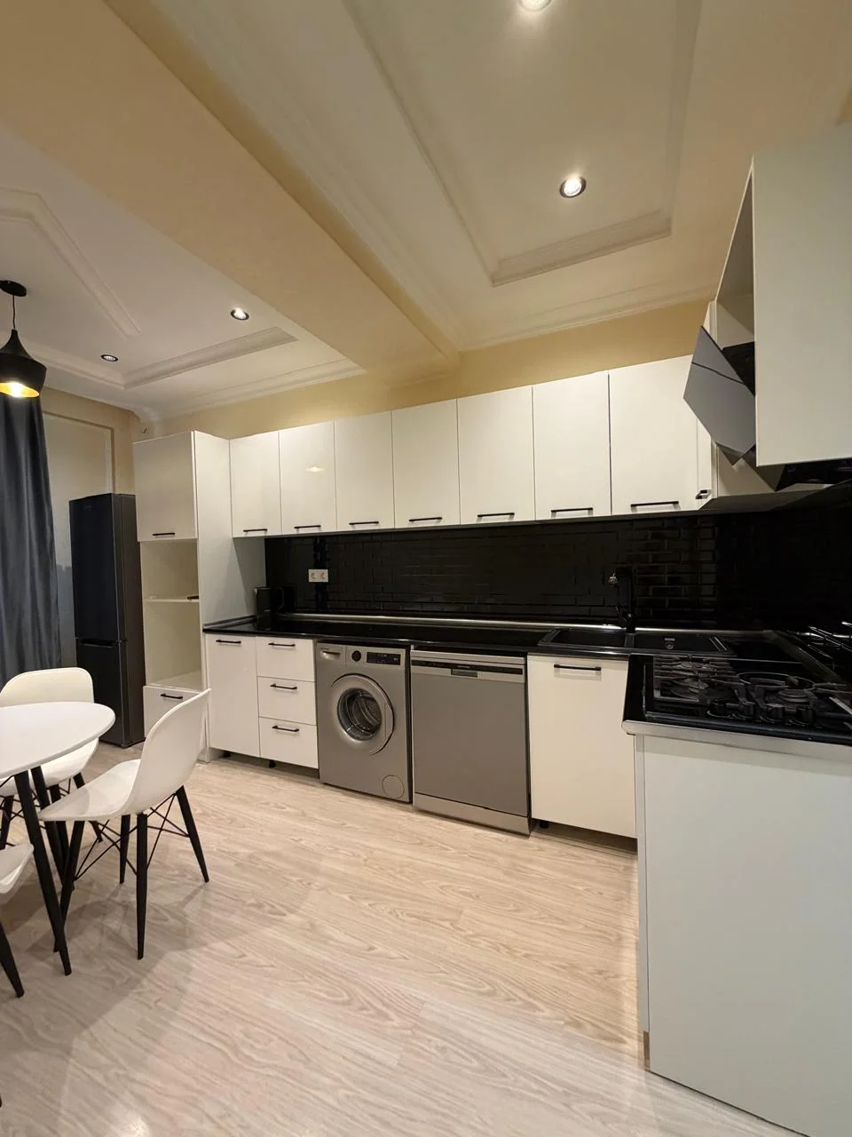 Kirayə 3 otaqlı Mənzil 130 m² Yasamal r. Yeni Yasamal q. – şəkil 4