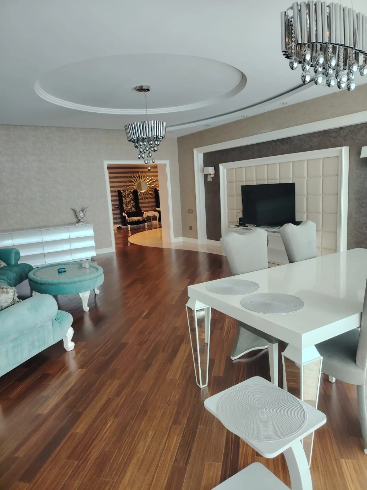 Kirayə 3 otaqlı Mənzil 190 m² Xətai r.