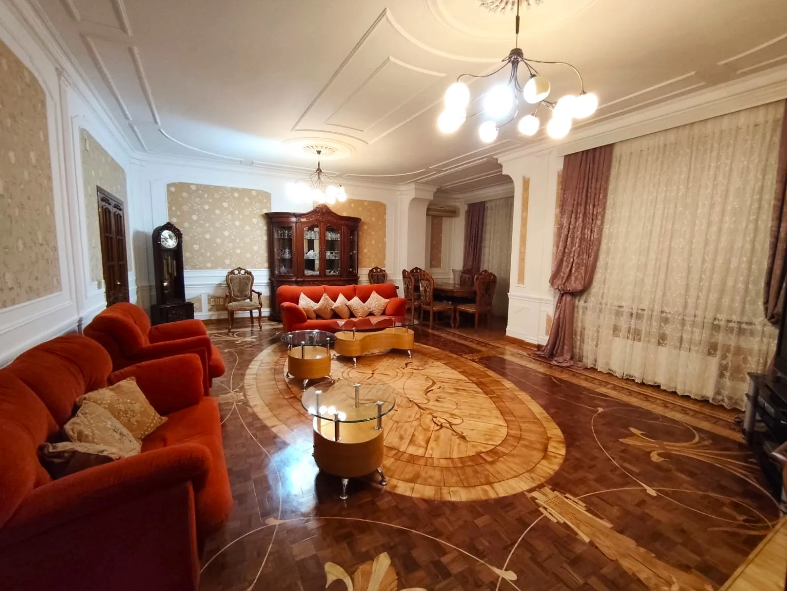 Kirayə 4 otaqlı Mənzil 200 m² Nəsimi r.