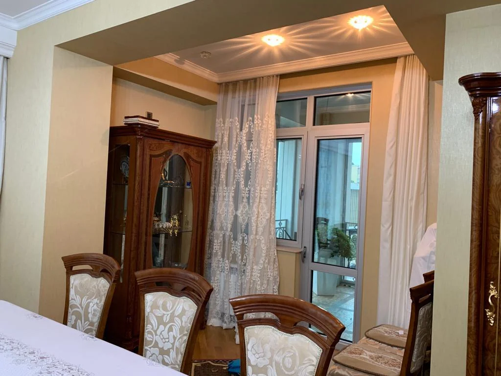 Kirayə 4 otaqlı Mənzil 170 m² Yasamal r. – şəkil 14