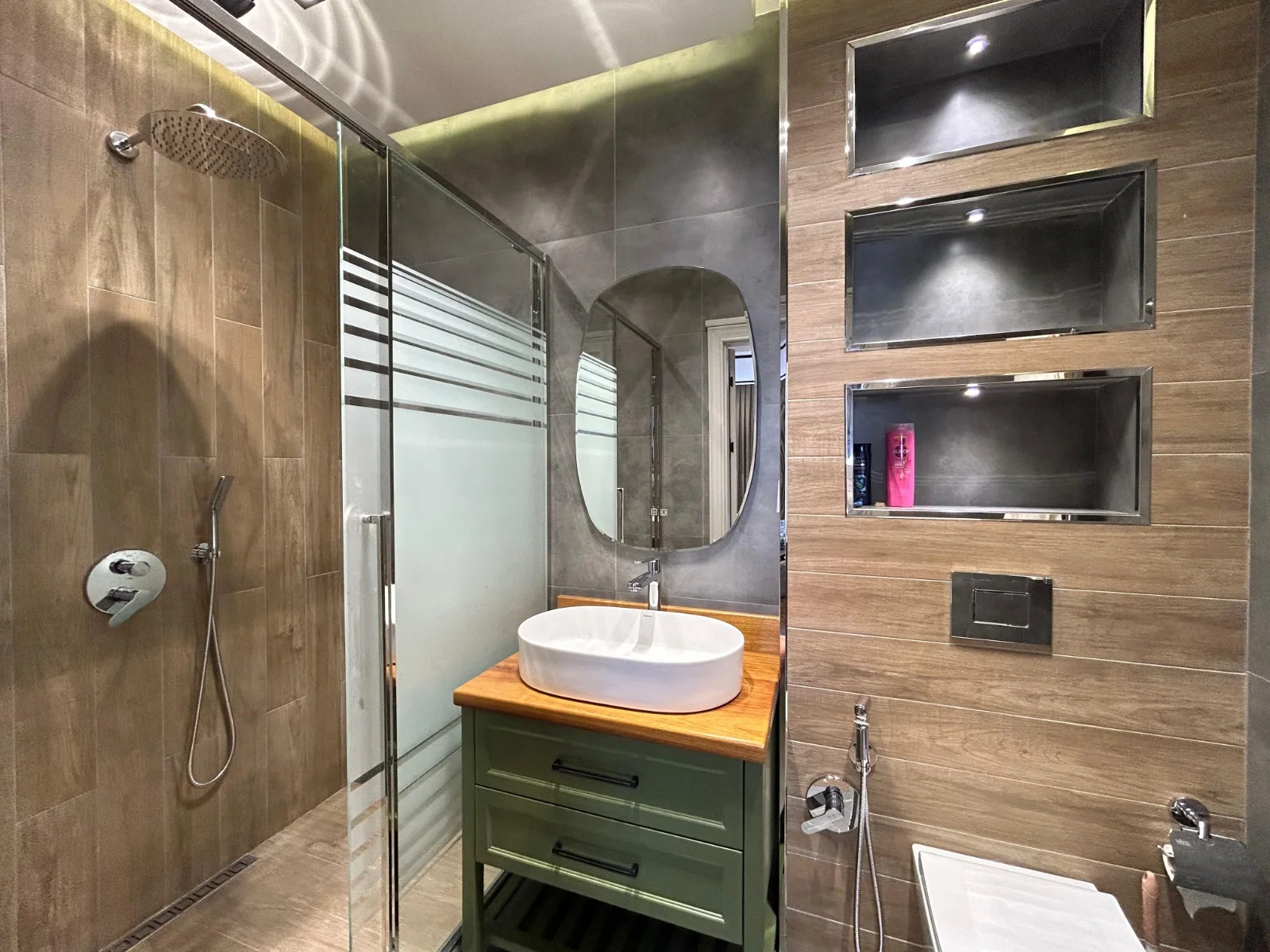Kirayə 3 otaqlı Mənzil 158 m² Xətai r.