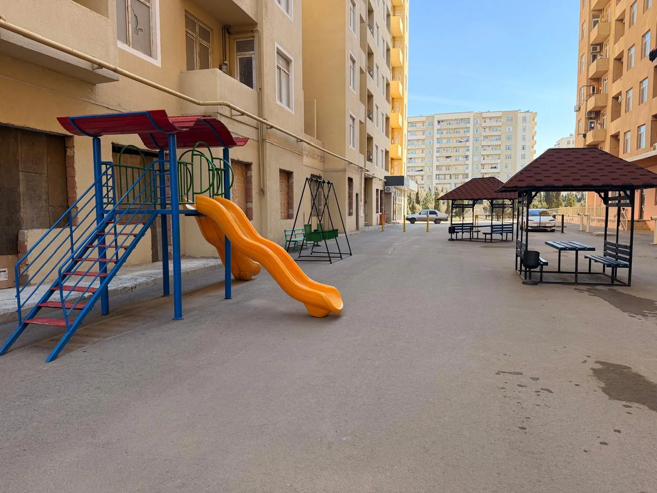 Satılır 4 otaqlı Mənzil 107 m² Abşeron r.