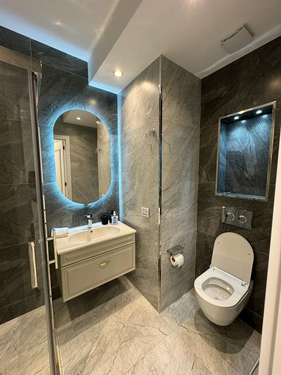 Kirayə 3 otaqlı Mənzil 120 m² Xətai r.