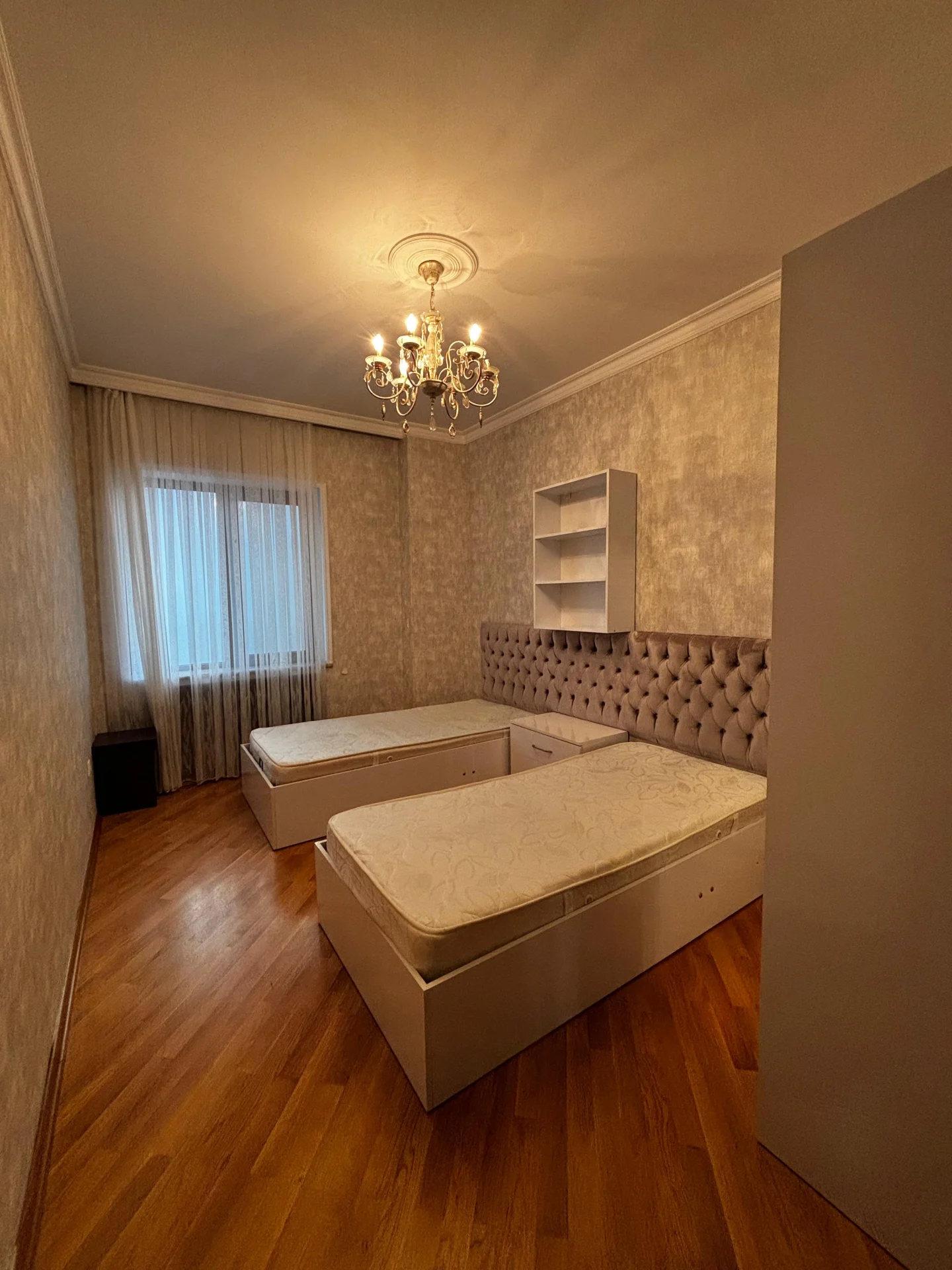 Kirayə 3 otaqlı Mənzil 135 m² Nərimanov r.