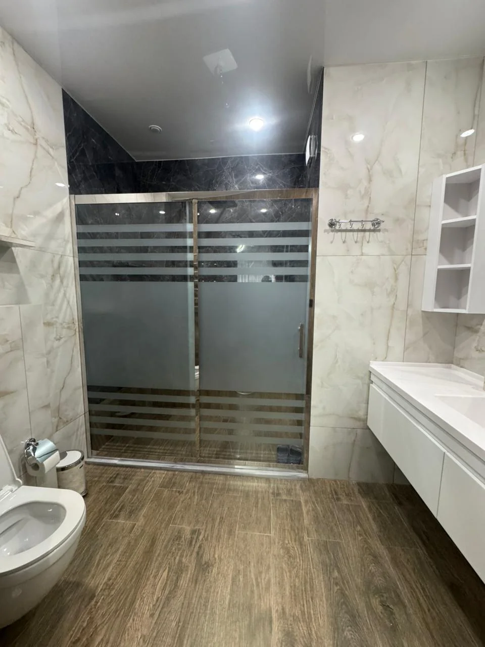 Kirayə 3 otaqlı Mənzil 140 m² Xətai r.