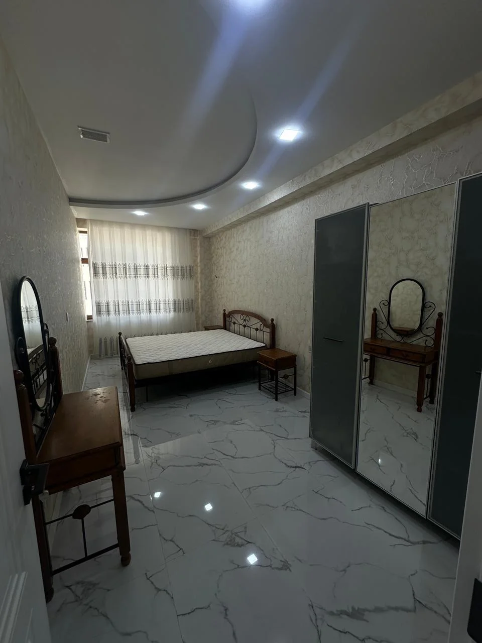 Kirayə 5 otaqlı Mənzil 245 m² Nəsimi r.