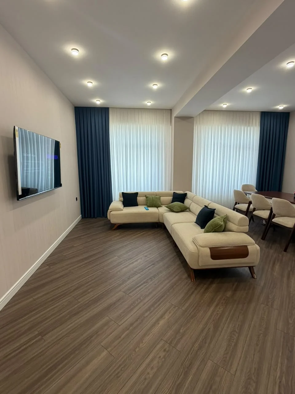 Kirayə 3 otaqlı Mənzil 158 m² Xətai r.