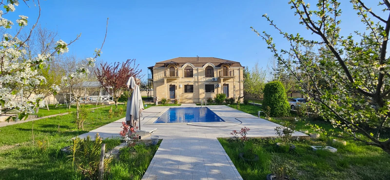 Satılır 12 otaqlı Həyət evi / Bağ evi 280 m² Qəbələ – şəkil 1