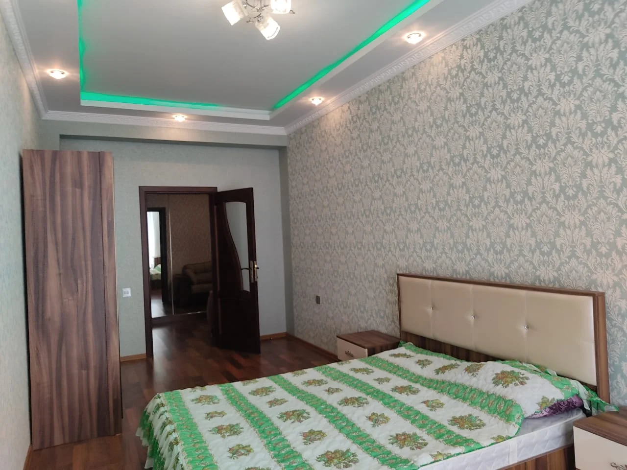 Kirayə 3 otaqlı Mənzil 120 m² Xətai r.