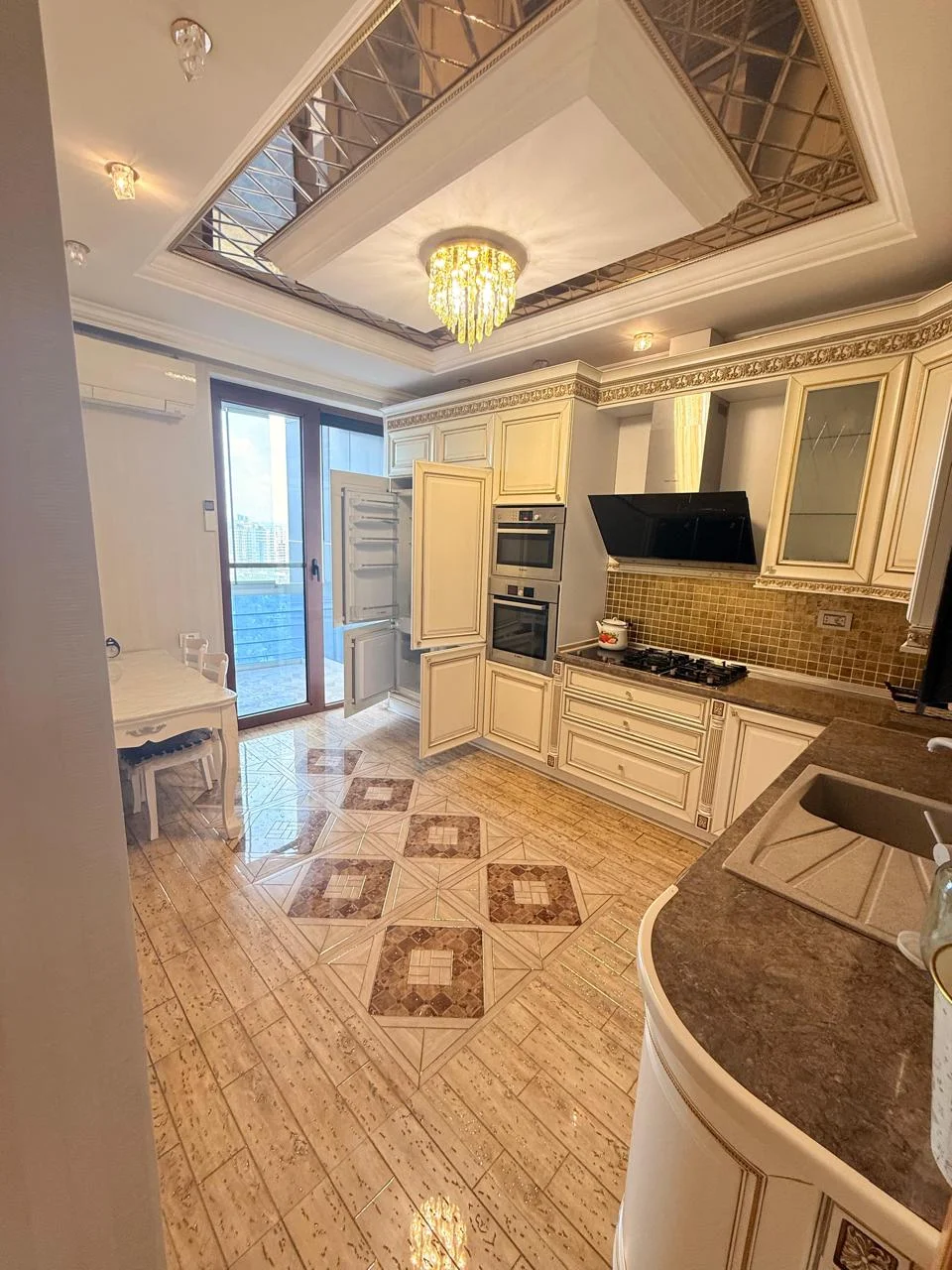 Kirayə 3 otaqlı Mənzil 137 m² Nərimanov r.