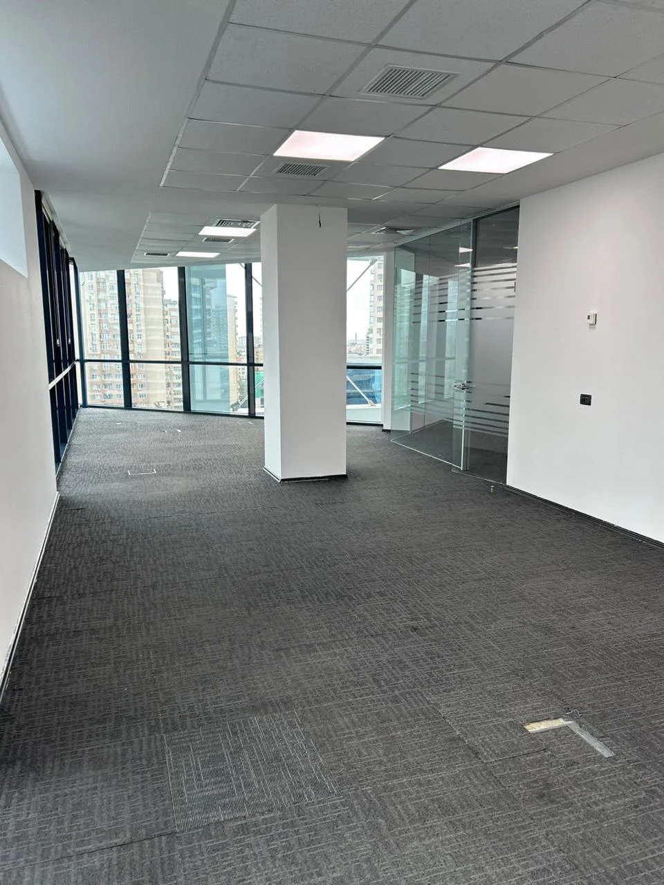 İcarəyə verilir 13 otaqlı ofis 600