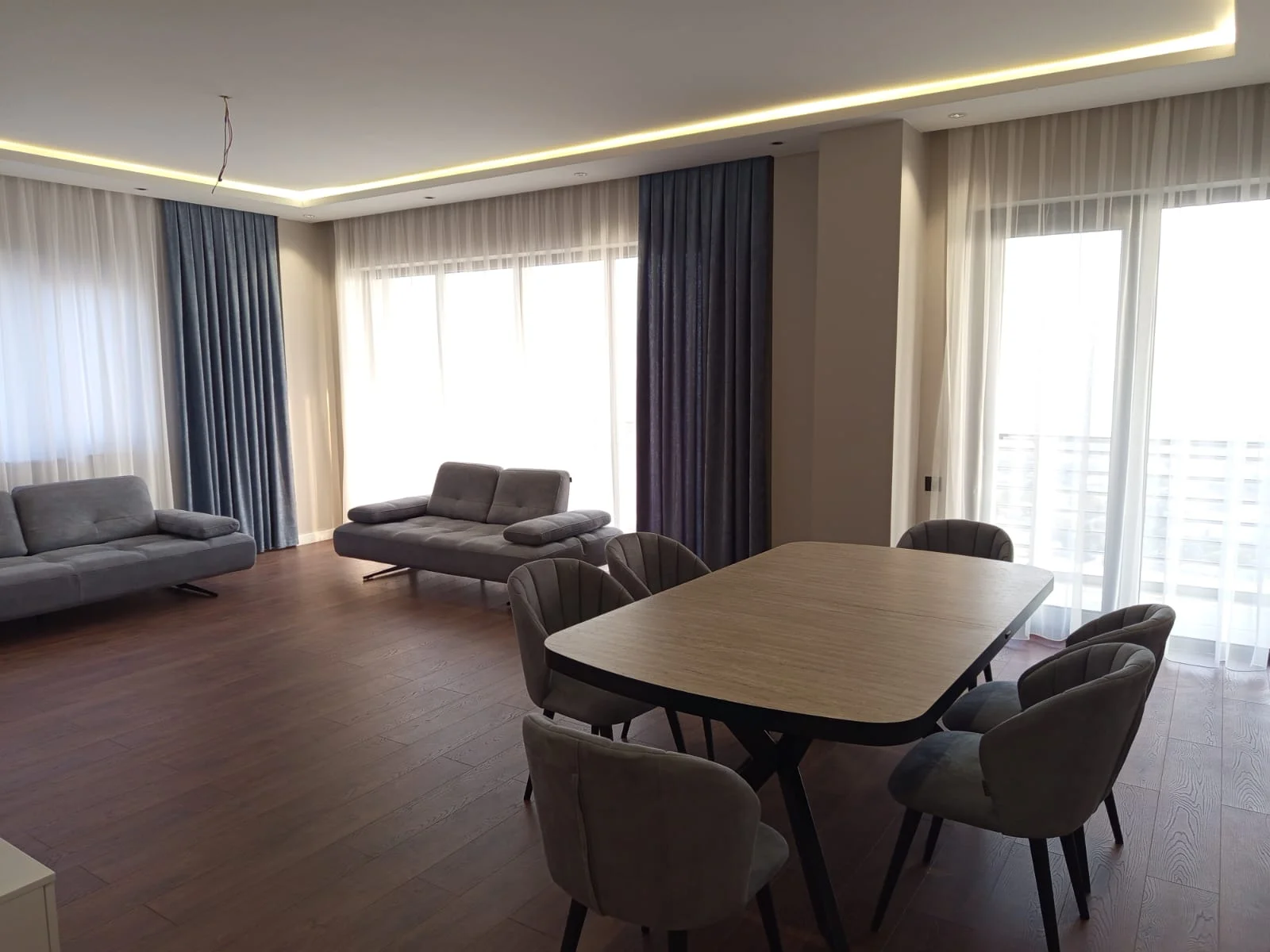 Kirayə 3 otaqlı Mənzil 130 m² Xətai r.