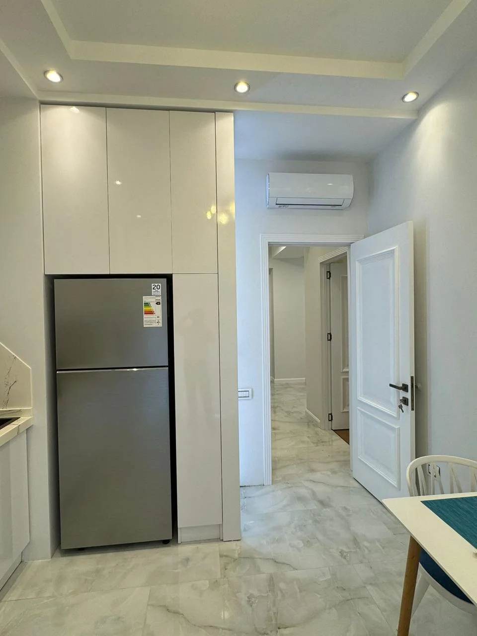 Kirayə 3 otaqlı Mənzil 120 m² Xətai r.