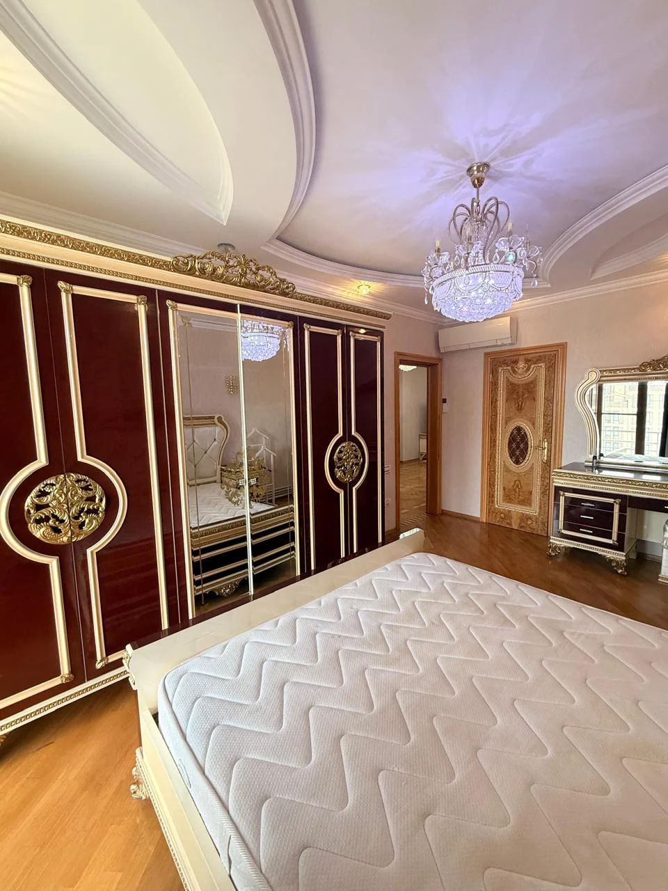 Kirayə 3 otaqlı Mənzil 137 m² Nərimanov r.
