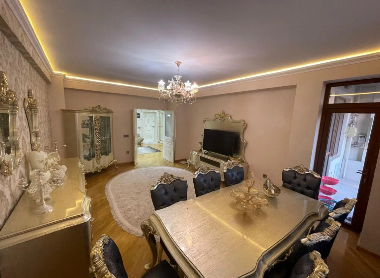 Kirayə 3 otaqlı Mənzil 100 m² Xətai r.
