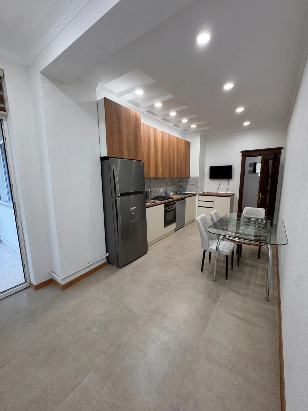 Kirayə 2 otaqlı Mənzil 77 m² Xətai r.