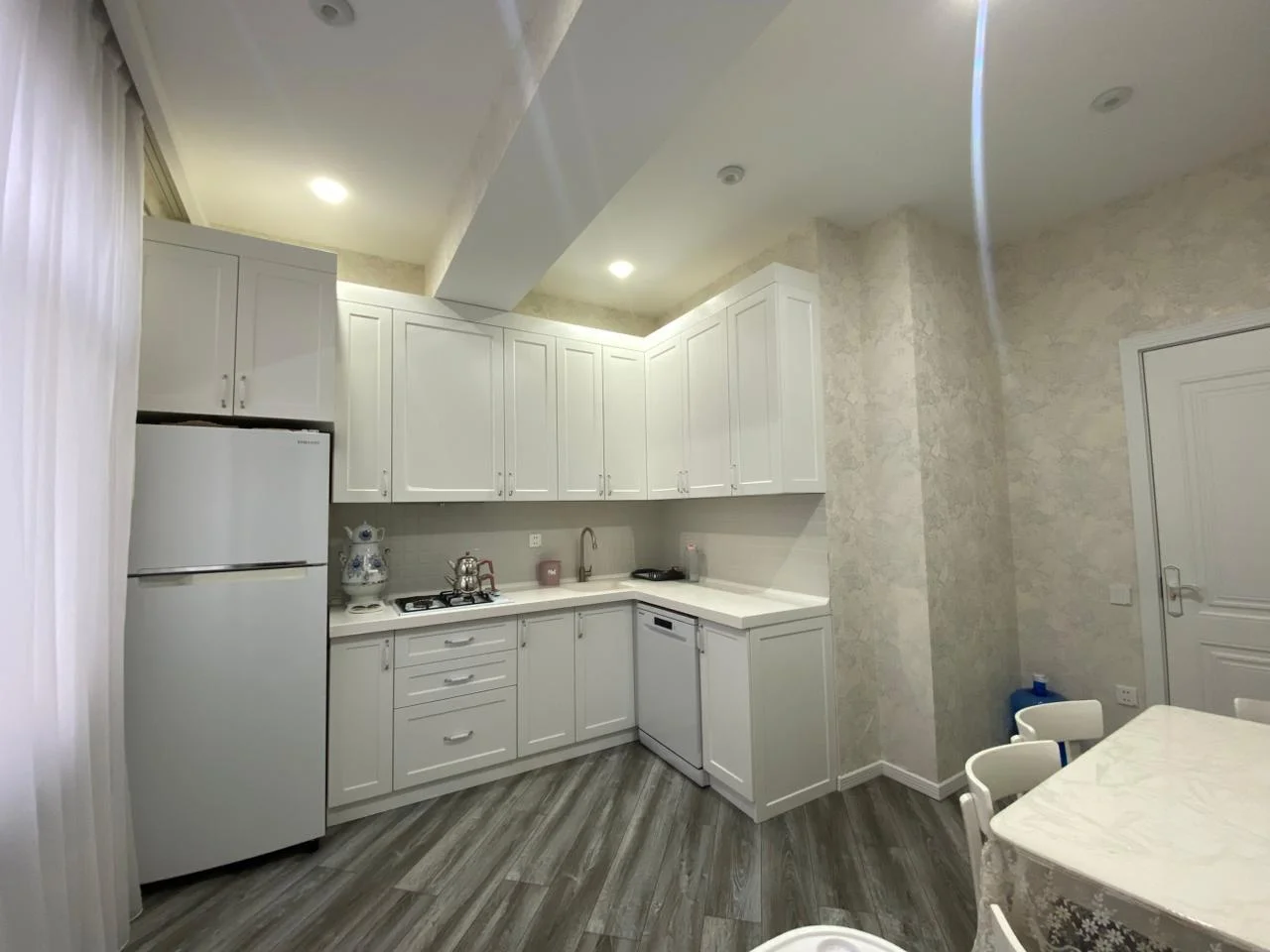Kirayə 3 otaqlı Mənzil 77 m² Nizami r.