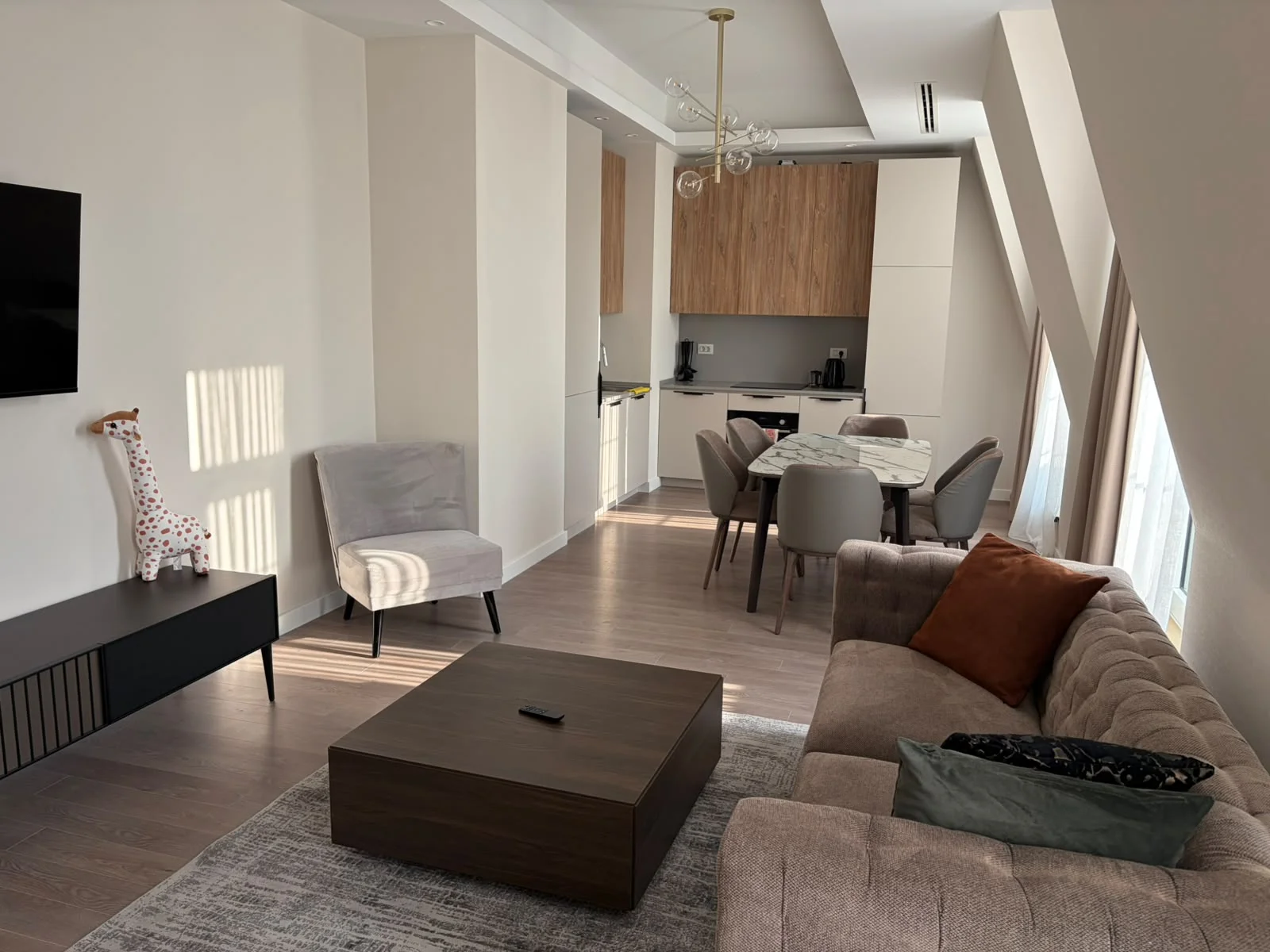 Kirayə 3 otaqlı Mənzil 110 m² Xətai r.