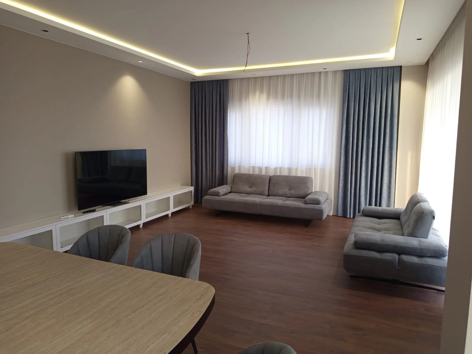 Kirayə 3 otaqlı Mənzil 130 m² Xətai r.