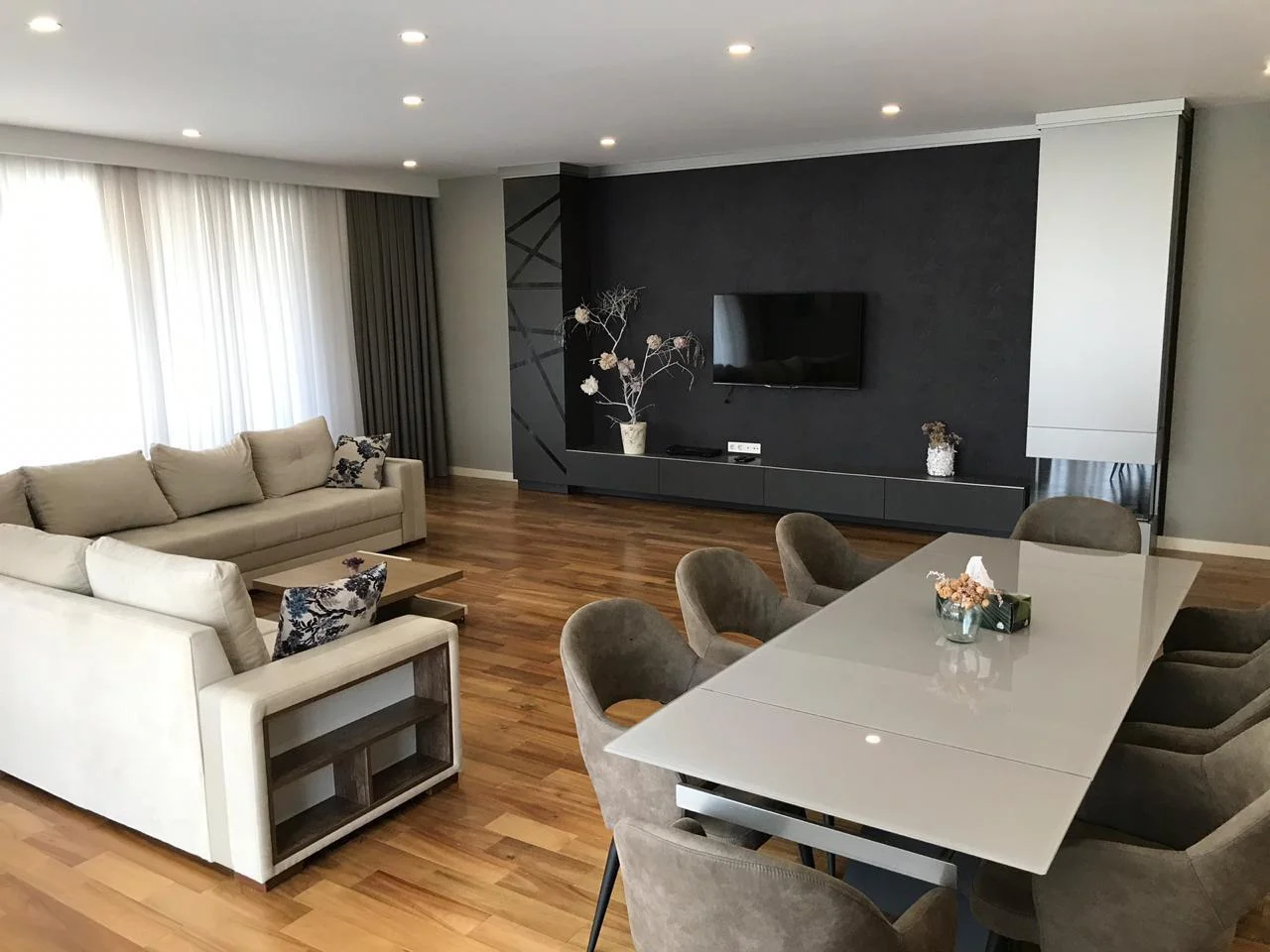 Kirayə 4 otaqlı Mənzil 380 m² Xətai r.