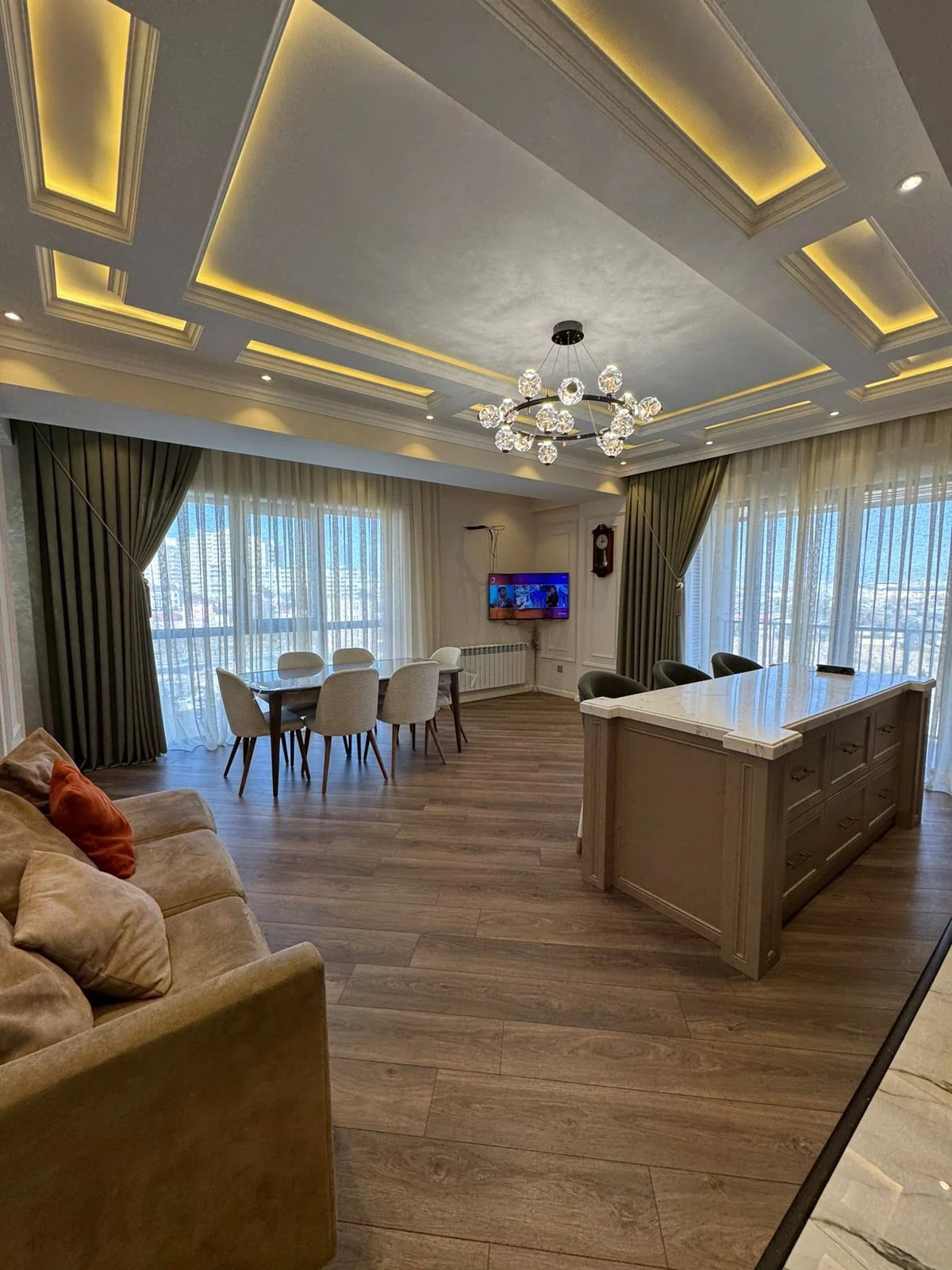 Kirayə 4 otaqlı Mənzil 140 m² Xətai r.