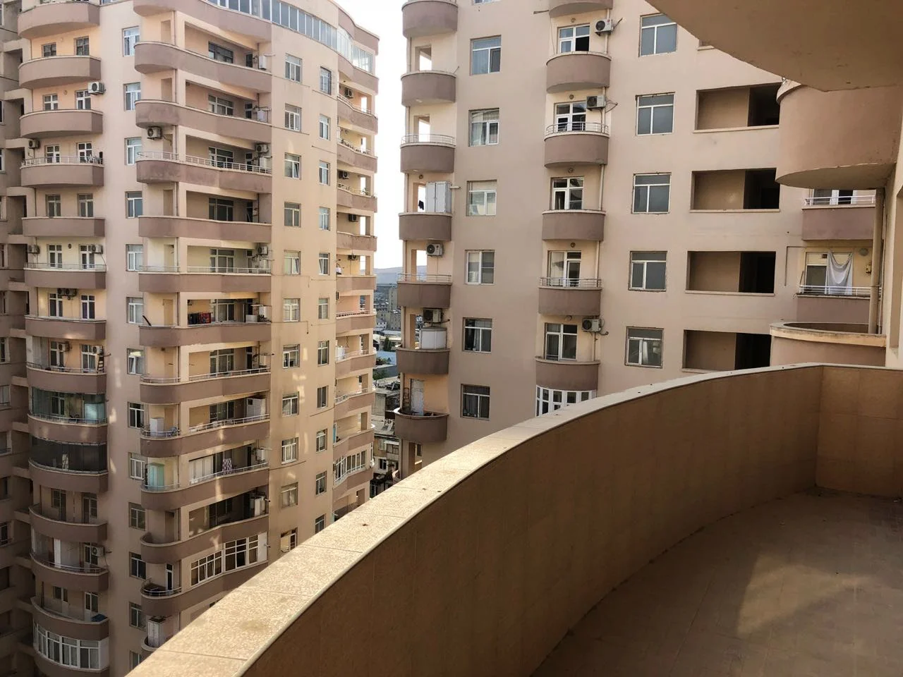Kirayə 3 otaqlı Mənzil 150 m² Yasamal r. Elmlər Akademiyası m. – şəkil 12
