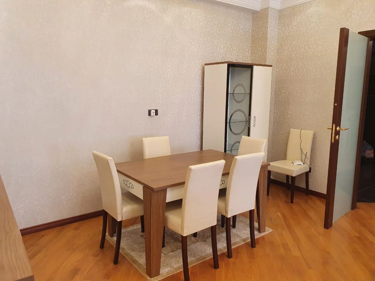 Kirayə 2 otaqlı Mənzil 120 m² Nəsimi r.