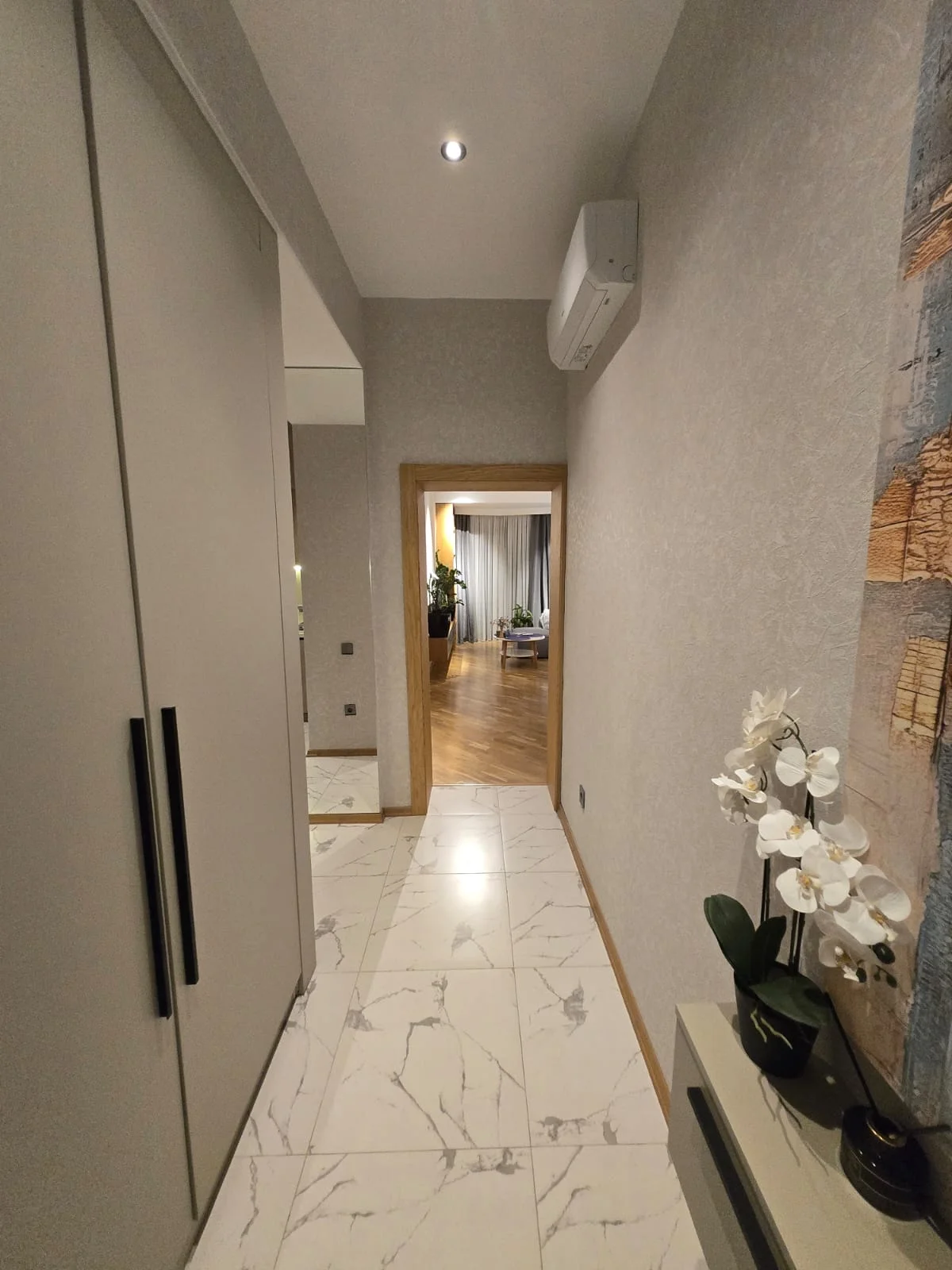 Kirayə 2 otaqlı Mənzil 80 m² Səbail r.