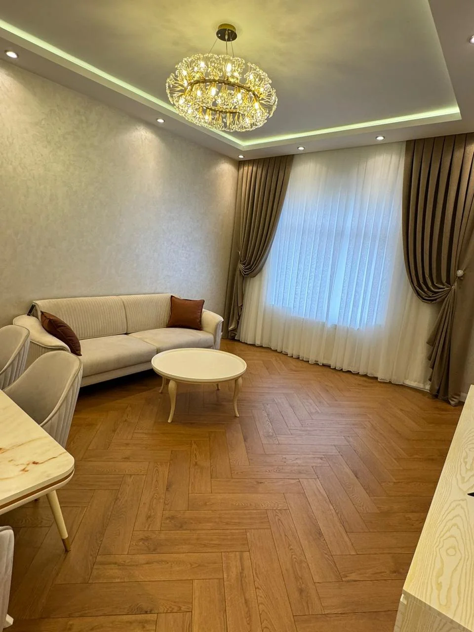 Kirayə 3 otaqlı Mənzil 120 m² Xətai r.