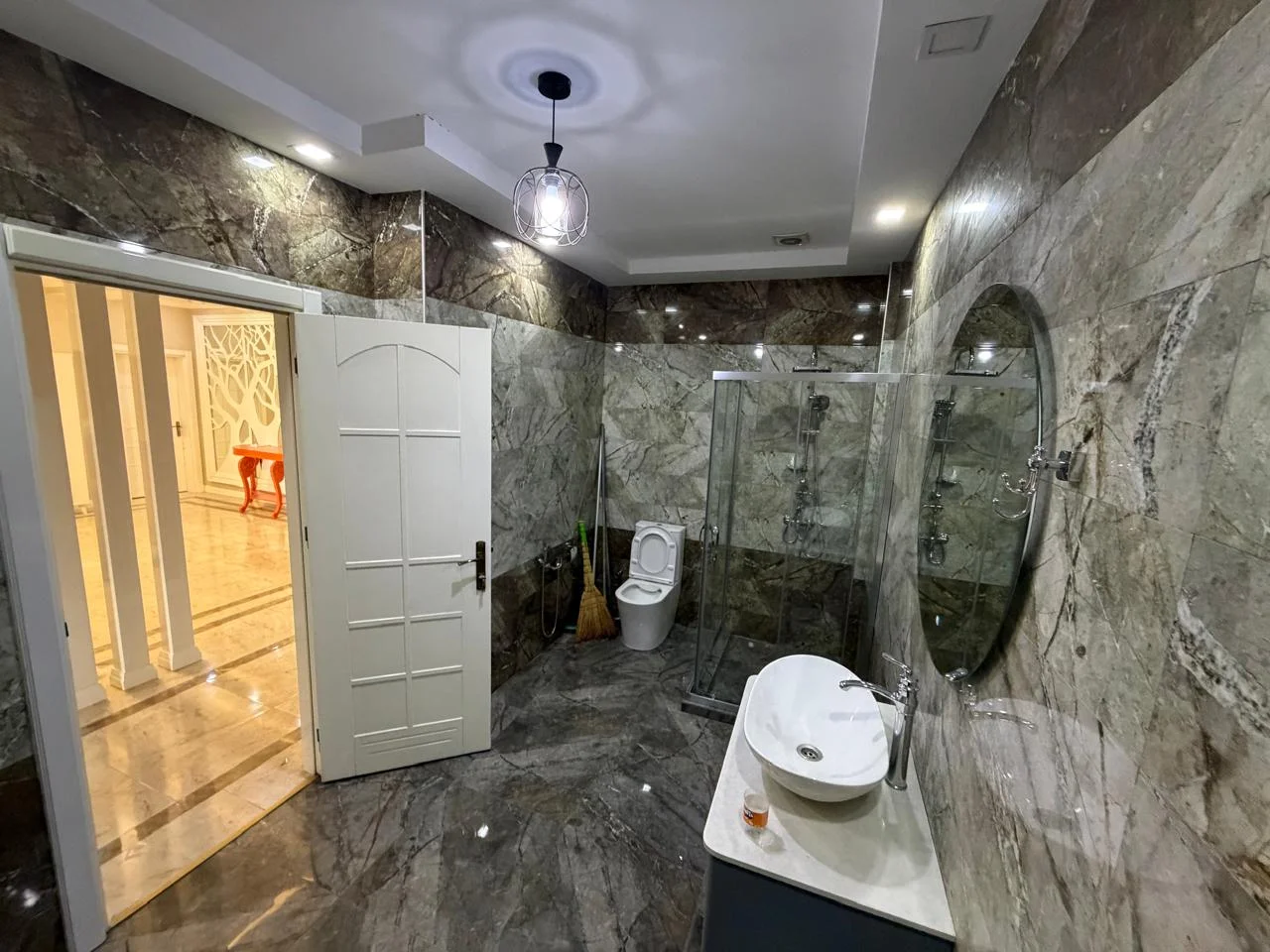 Kirayə 4 otaqlı Mənzil 240 m² Nəsimi r.