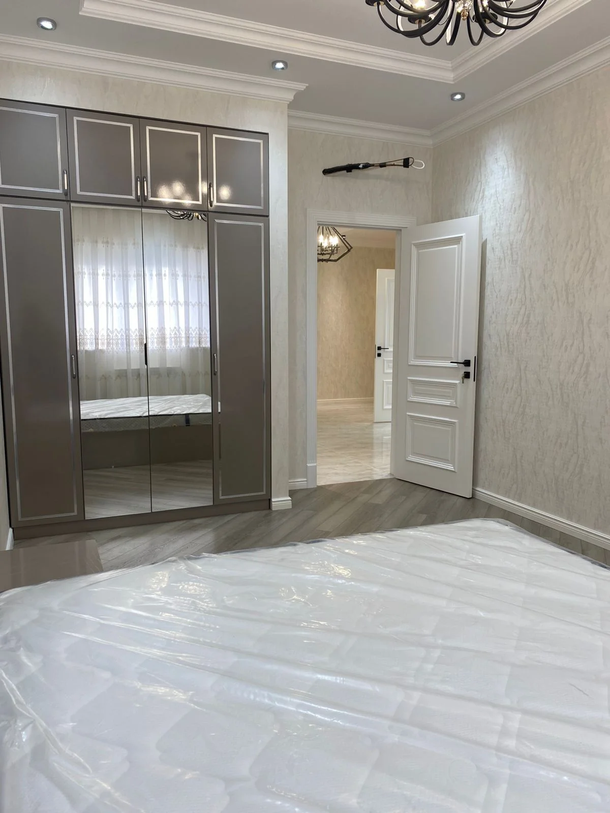 Kirayə 3 otaqlı Mənzil 140 m² Xətai r.