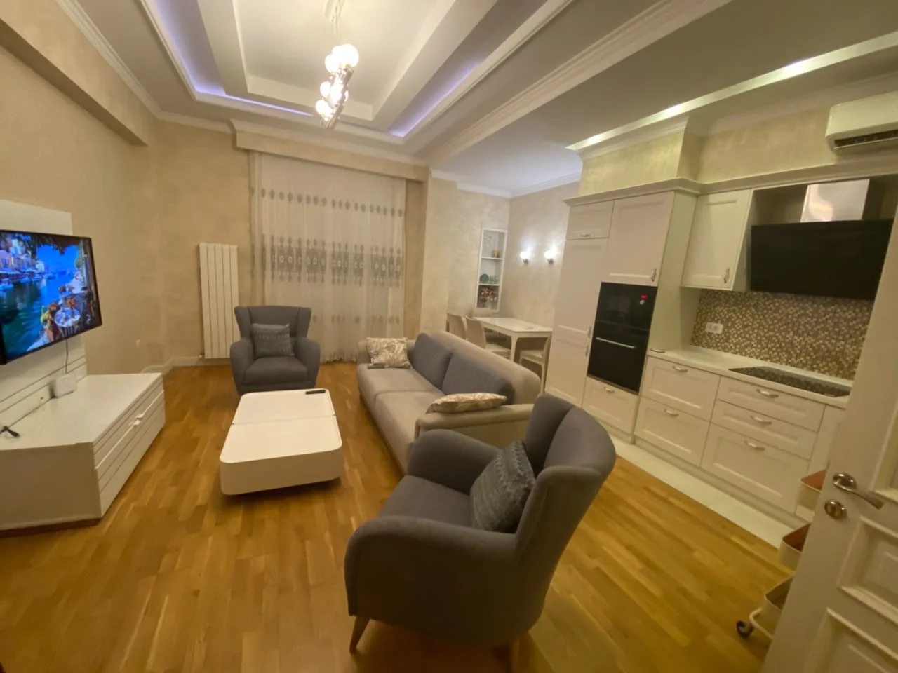 Kirayə 3 otaqlı Mənzil 120 m² Xətai r.