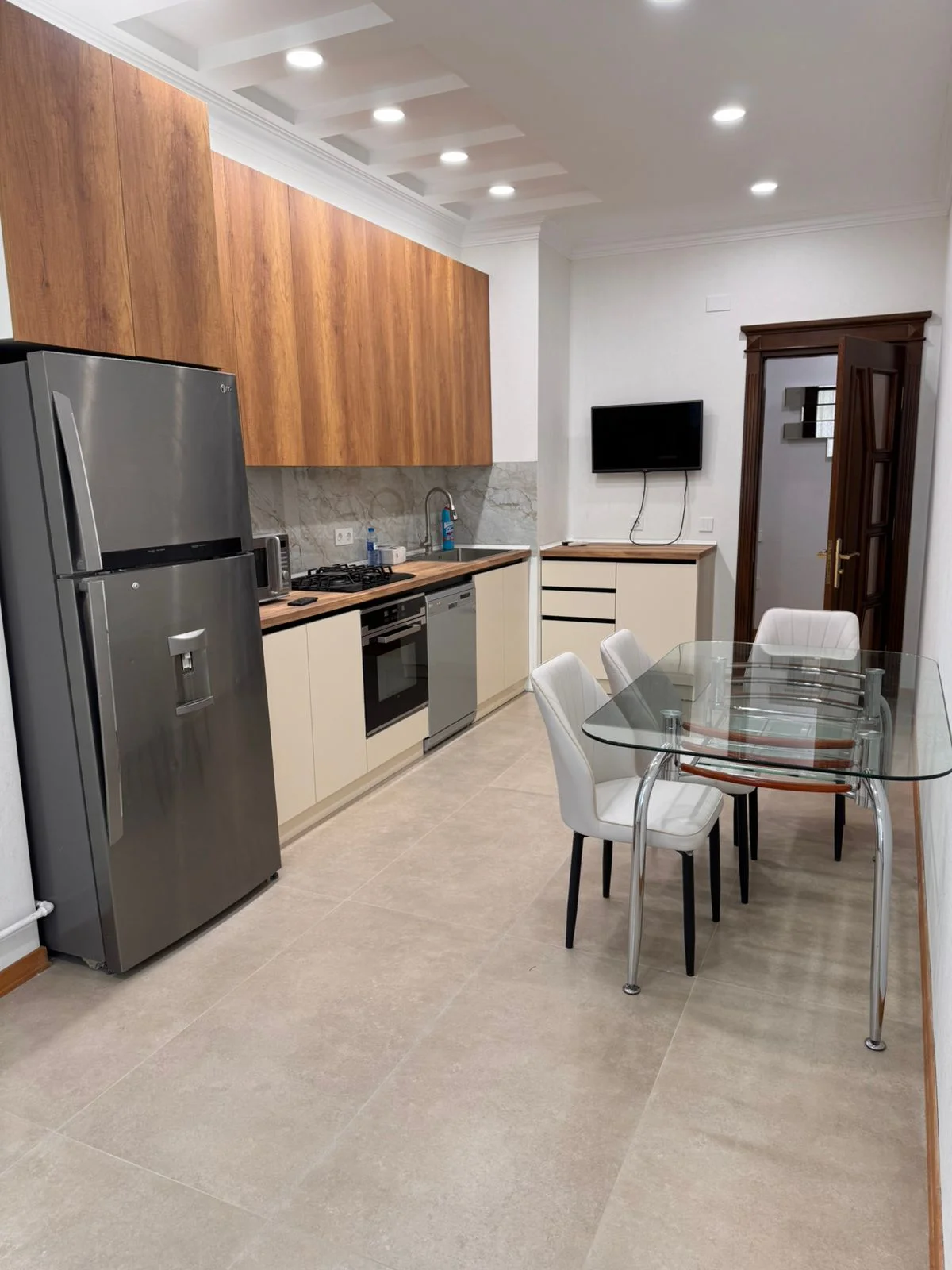 Kirayə 2 otaqlı Mənzil 85 m² Xətai r.