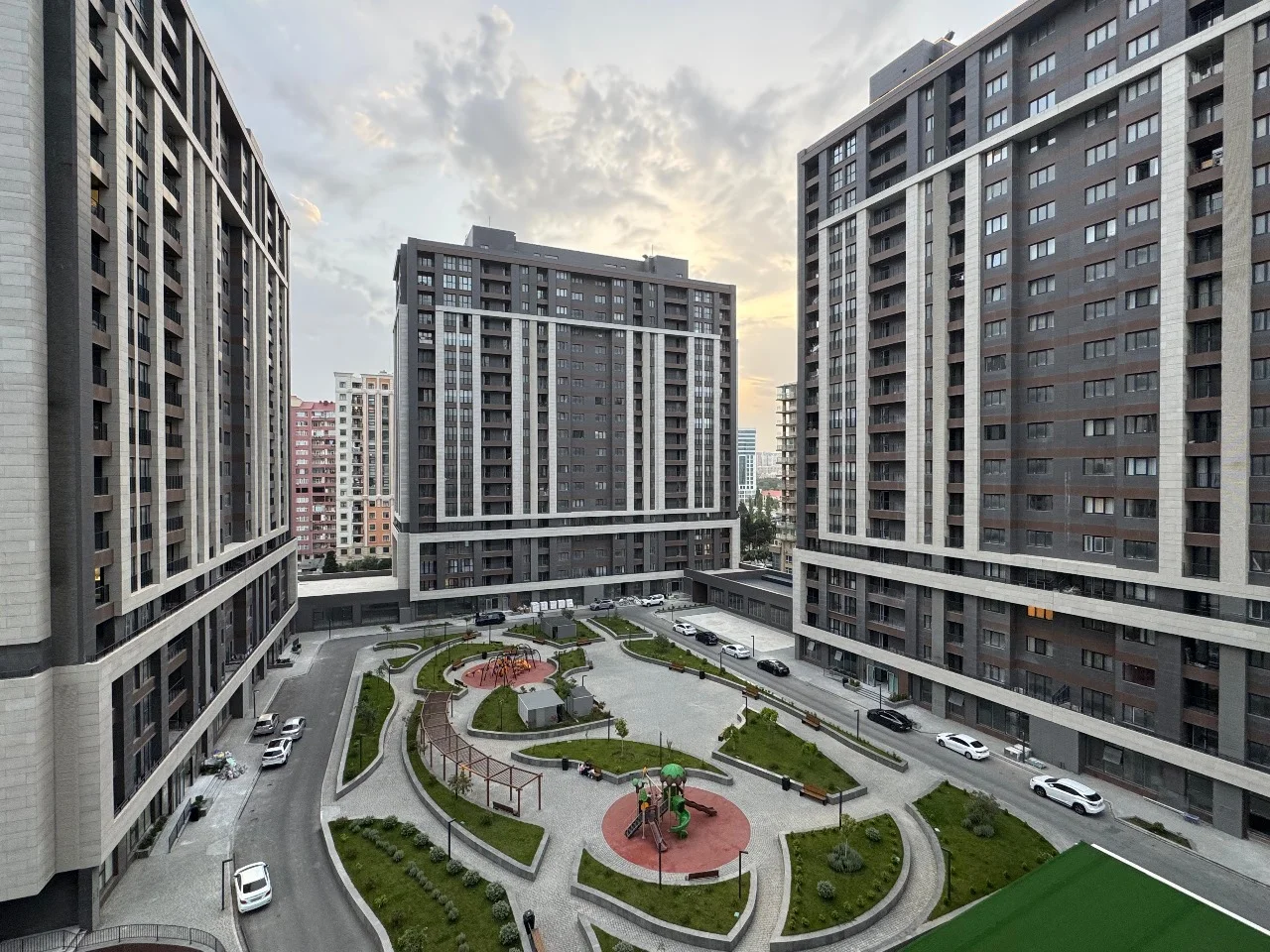 Kirayə 4 otaqlı Mənzil 200 m² Xətai r. – şəkil 1