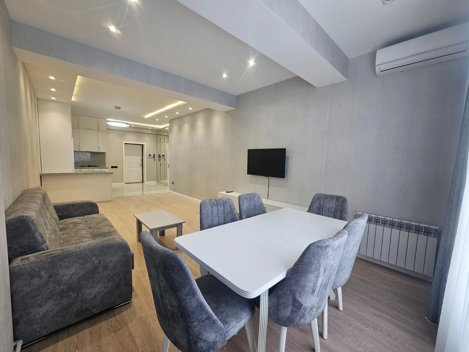 Kirayə 2 otaqlı Mənzil 80 m² Xətai r.