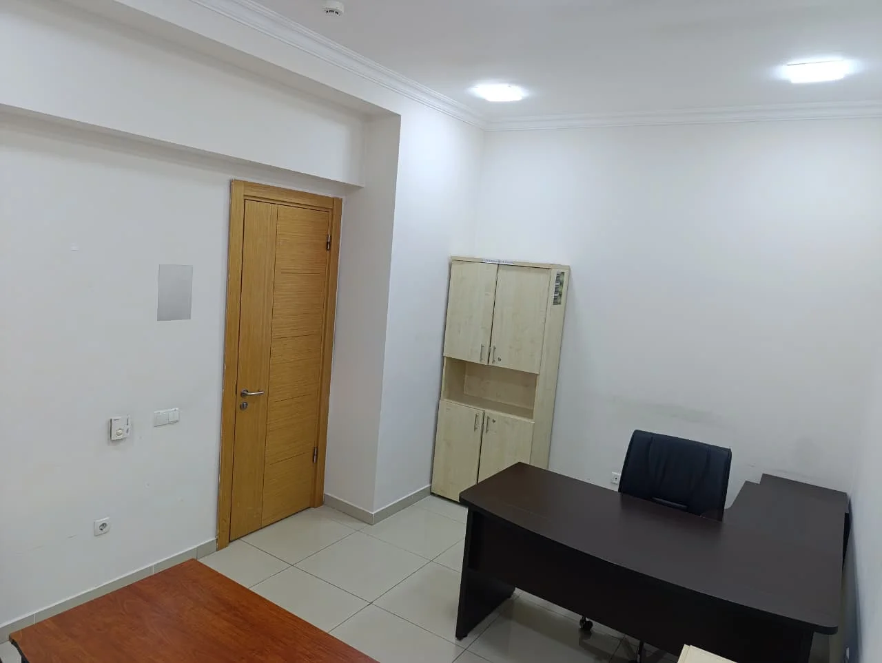 İcarəyə verilir 7 otaqlı ofis 301 m