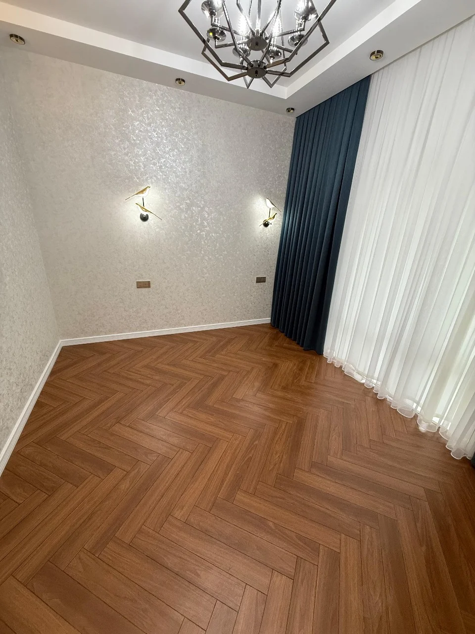 Diplomst Residence , Ağ şəhər