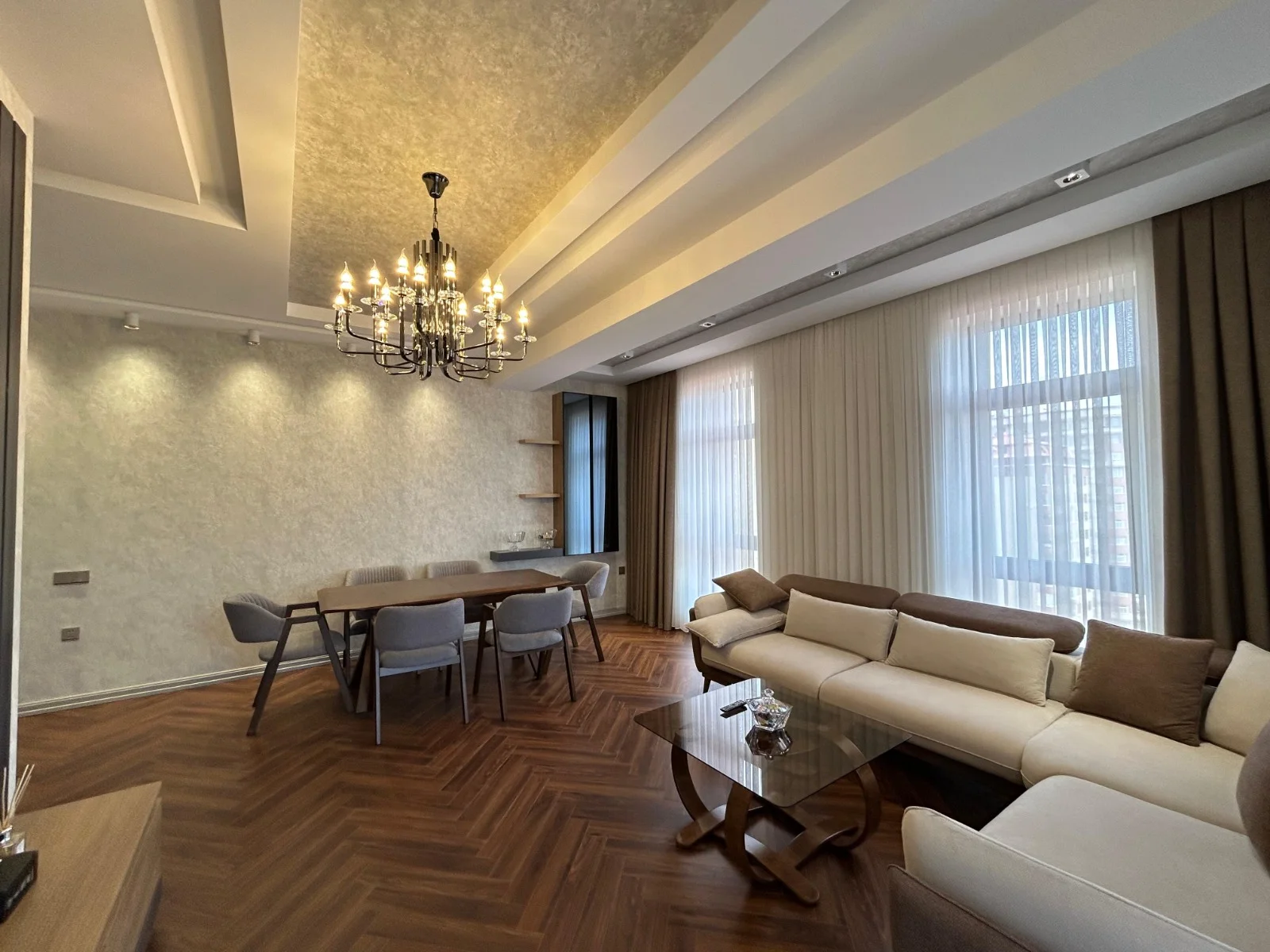 Kirayə 3 otaqlı Mənzil 158 m² Xətai r.