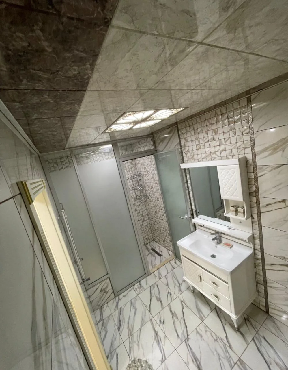 Kirayə 3 otaqlı Mənzil 100 m² Xətai r.