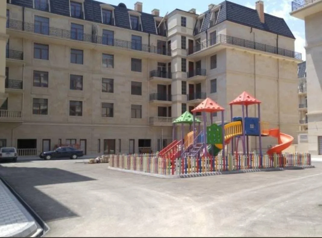 Kirayə 4 otaqlı Mənzil 150 m² Xətai r.