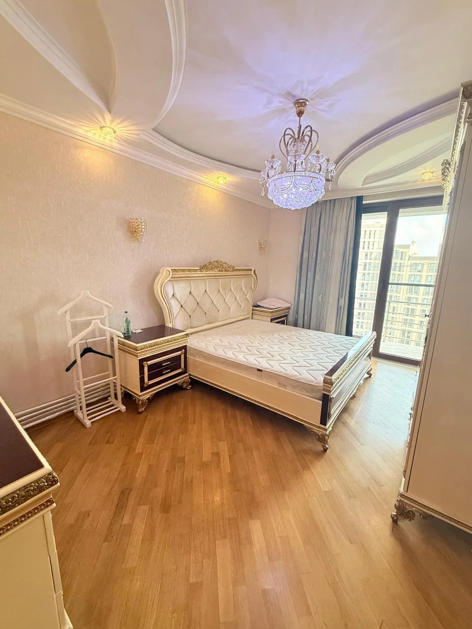 Kirayə 3 otaqlı Mənzil 137 m² Nərimanov r.
